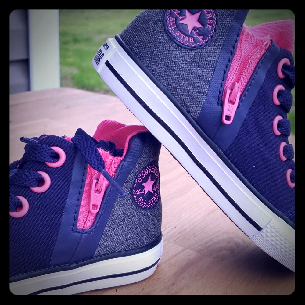 Never been worn: Zip up High Top